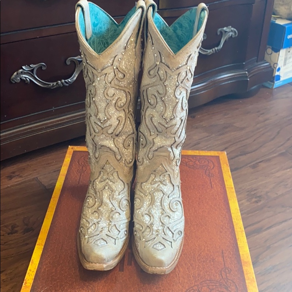7 1/2 Corral white glitter inlay & crystal boots